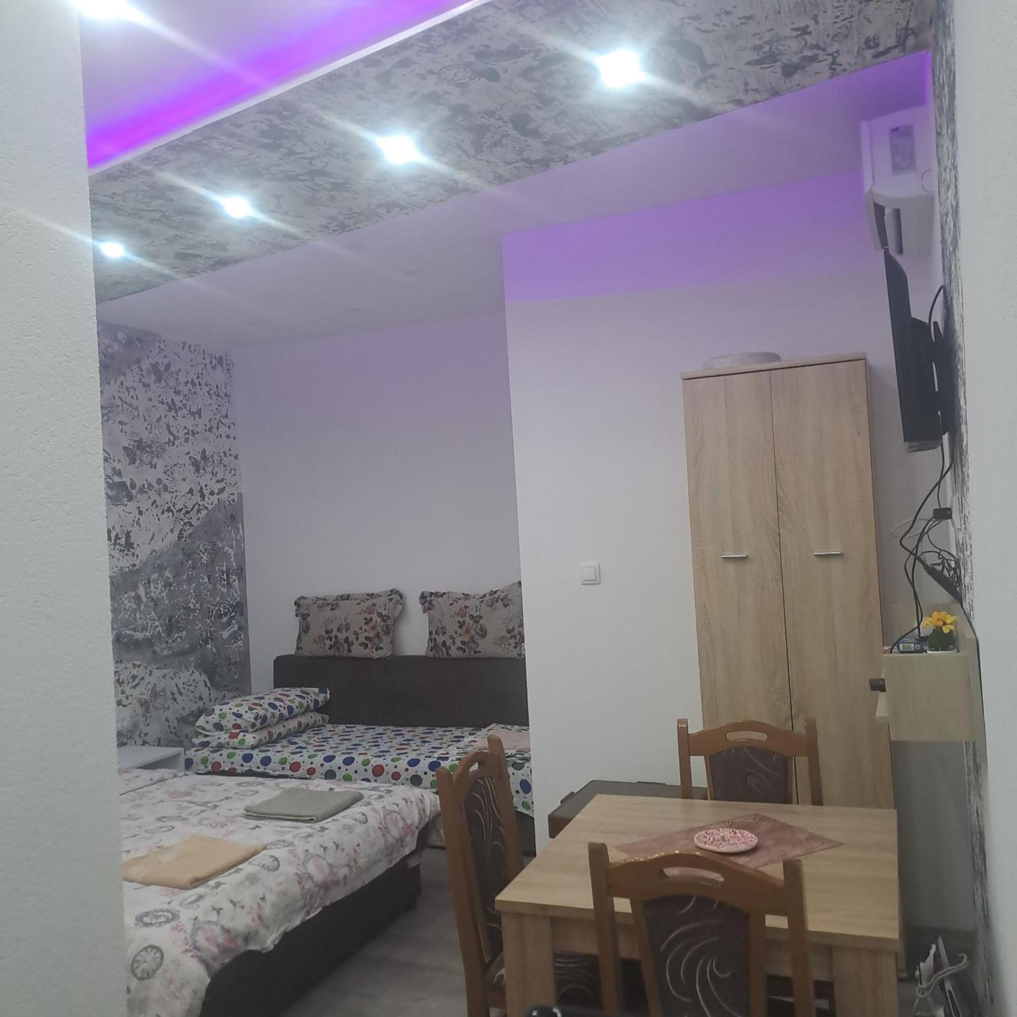 Apartmani Kosjerina トレビニエ エクステリア 写真