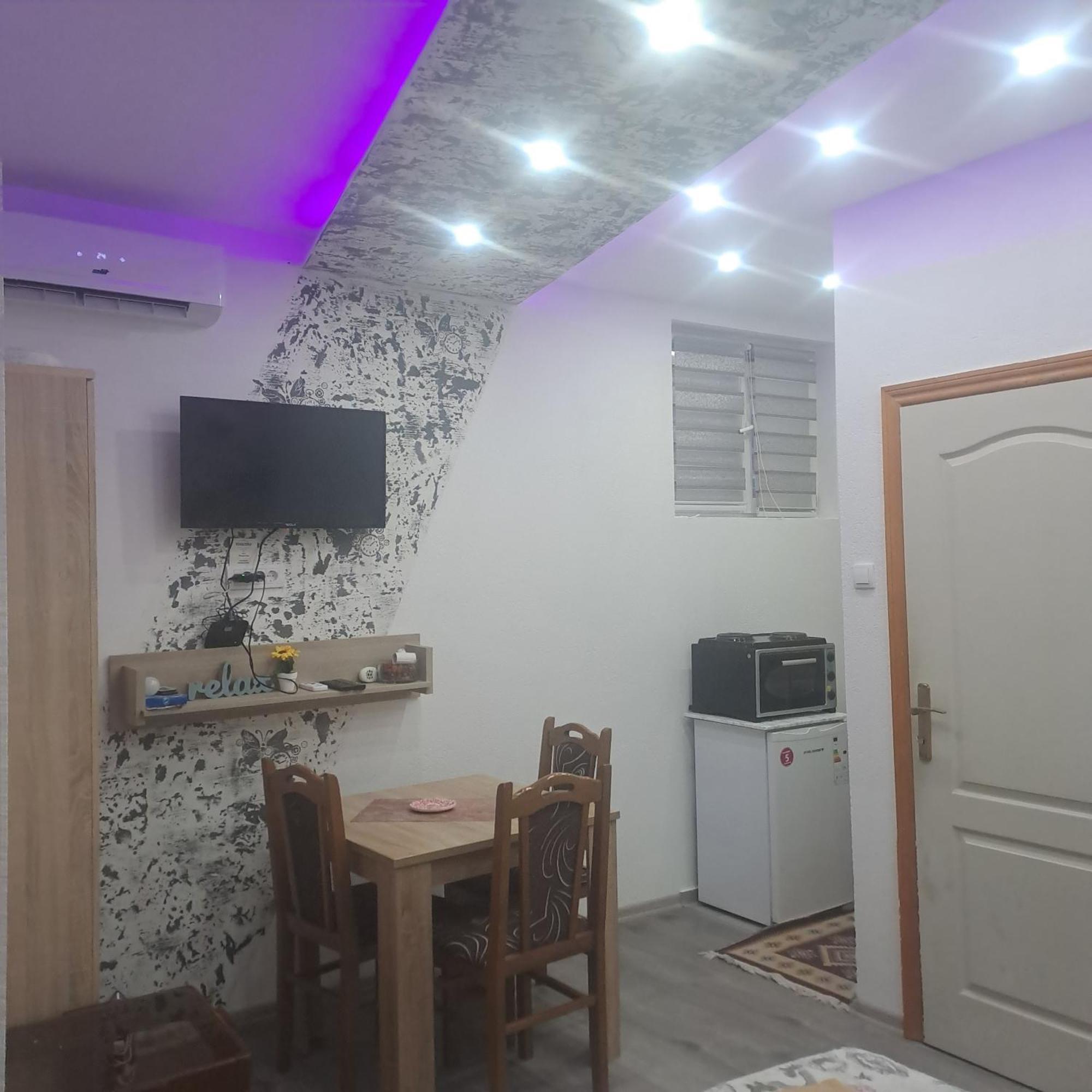 Apartmani Kosjerina トレビニエ エクステリア 写真