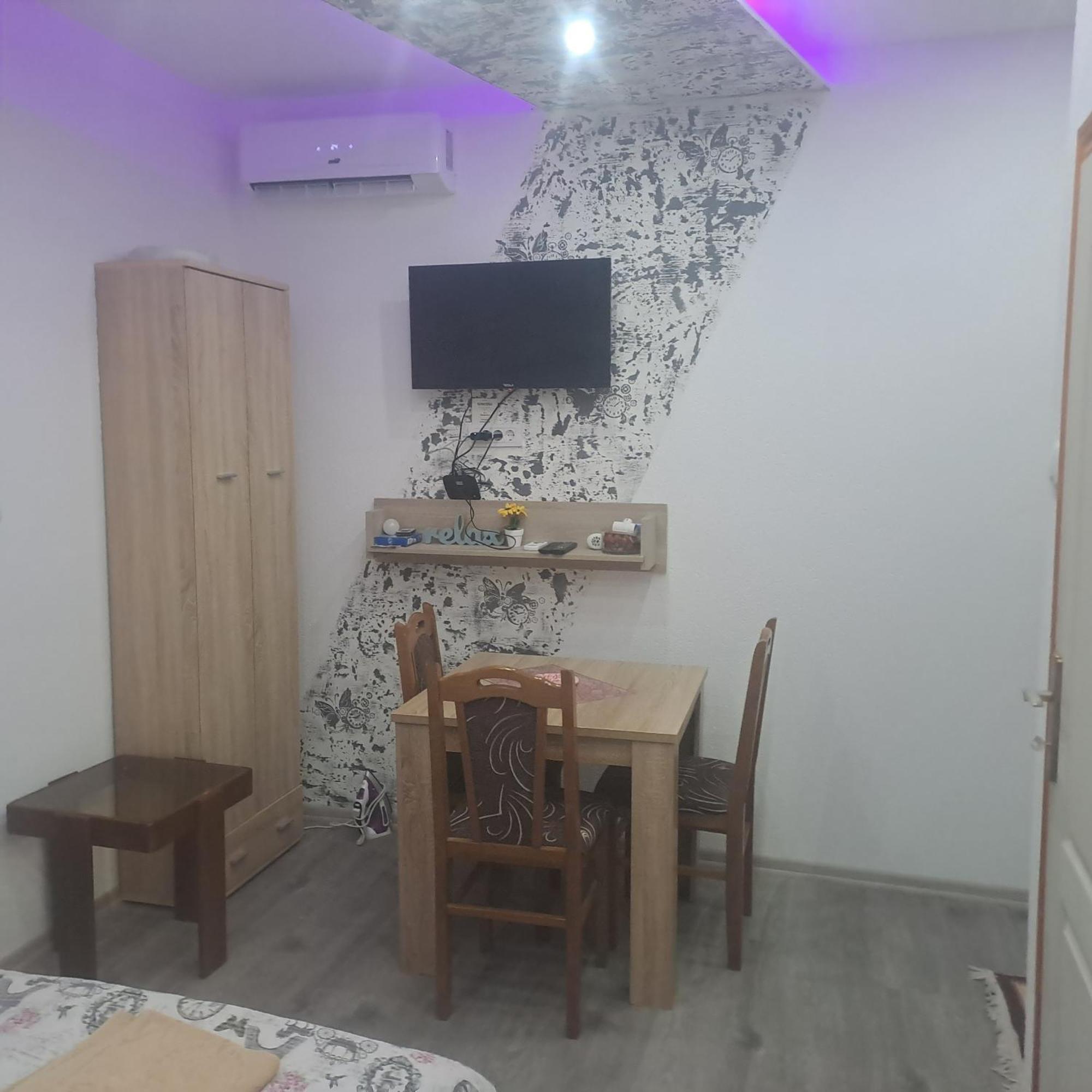Apartmani Kosjerina トレビニエ エクステリア 写真